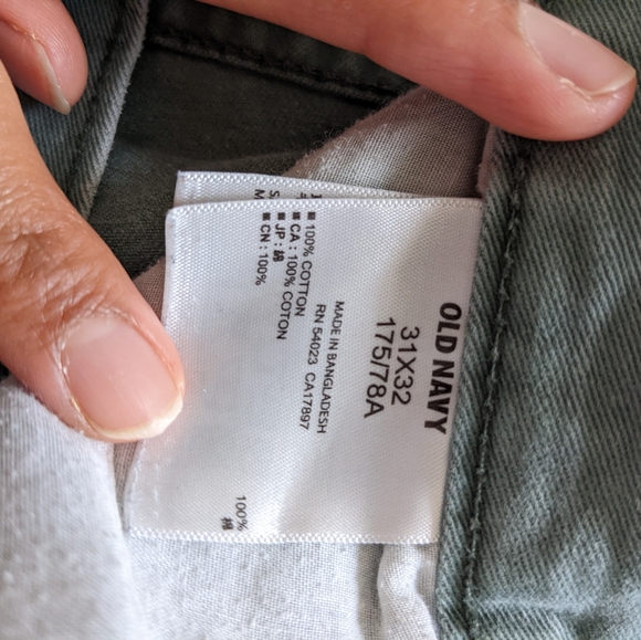 Old Navy Forest Green Khaki Shorts - Picture 3 of 4